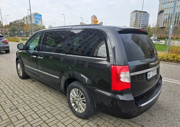 Chrysler Town &amp; Country cena 45000 przebieg: 345000, rok produkcji 2015 z Warszawa małe 106
